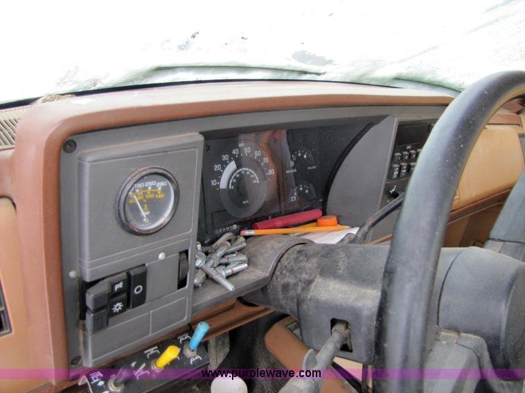 image for item 5227 1989 GMC K2500 SL Sierra  pickup truck