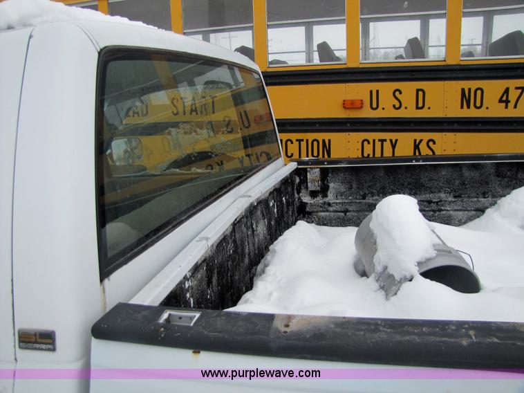 image for item 5227 1989 GMC K2500 SL Sierra  pickup truck