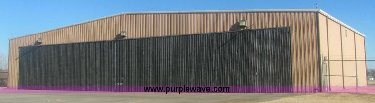 image for item 6120 1987 steel hangar building