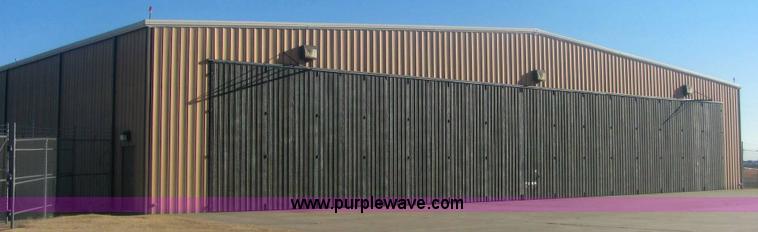 image for item 6120 1987 steel hangar building
