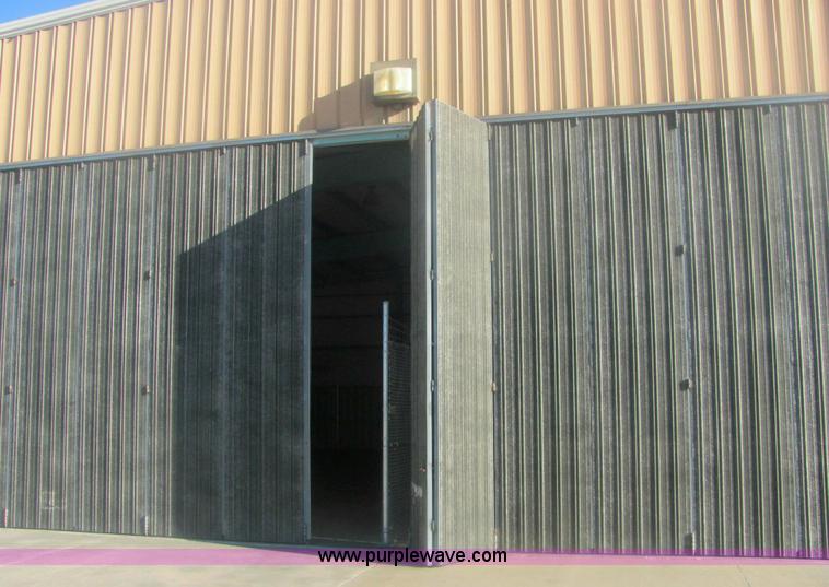 image for item 6120 1987 steel hangar building