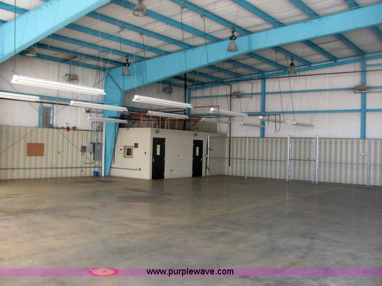 image for item 6120 1987 steel hangar building