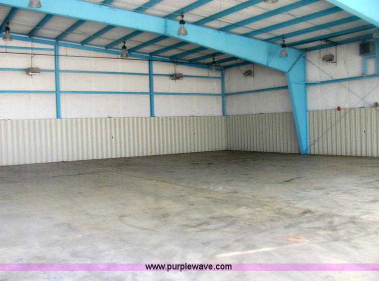 image for item 6120 1987 steel hangar building