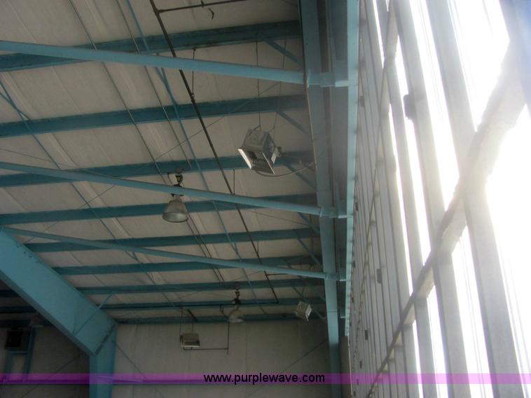 image for item 6120 1987 steel hangar building