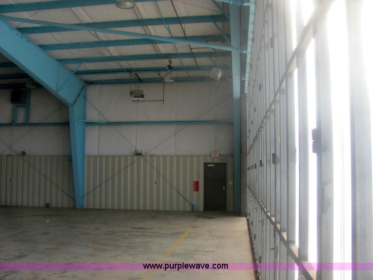 image for item 6120 1987 steel hangar building