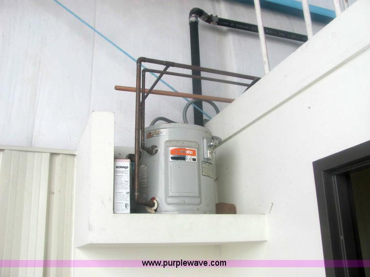 image for item 6120 1987 steel hangar building