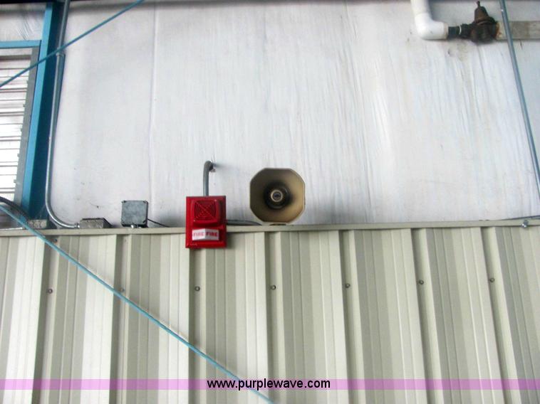 image for item 6120 1987 steel hangar building