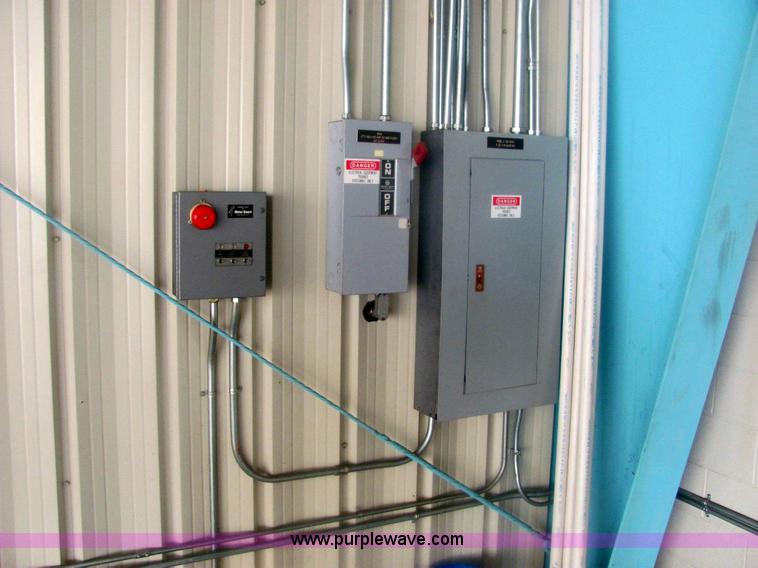 image for item 6120 1987 steel hangar building