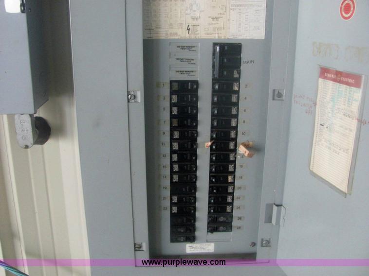 image for item 6120 1987 steel hangar building