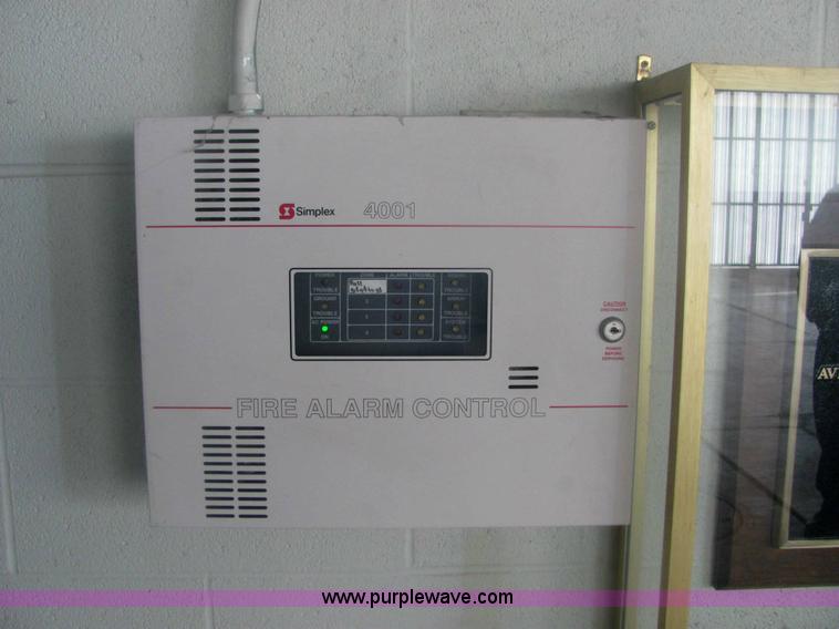 image for item 6120 1987 steel hangar building