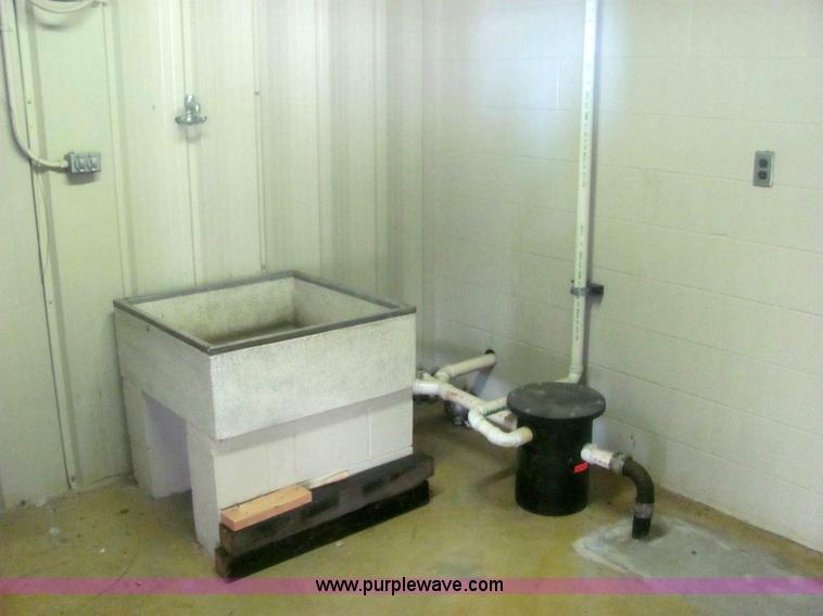 image for item 6120 1987 steel hangar building