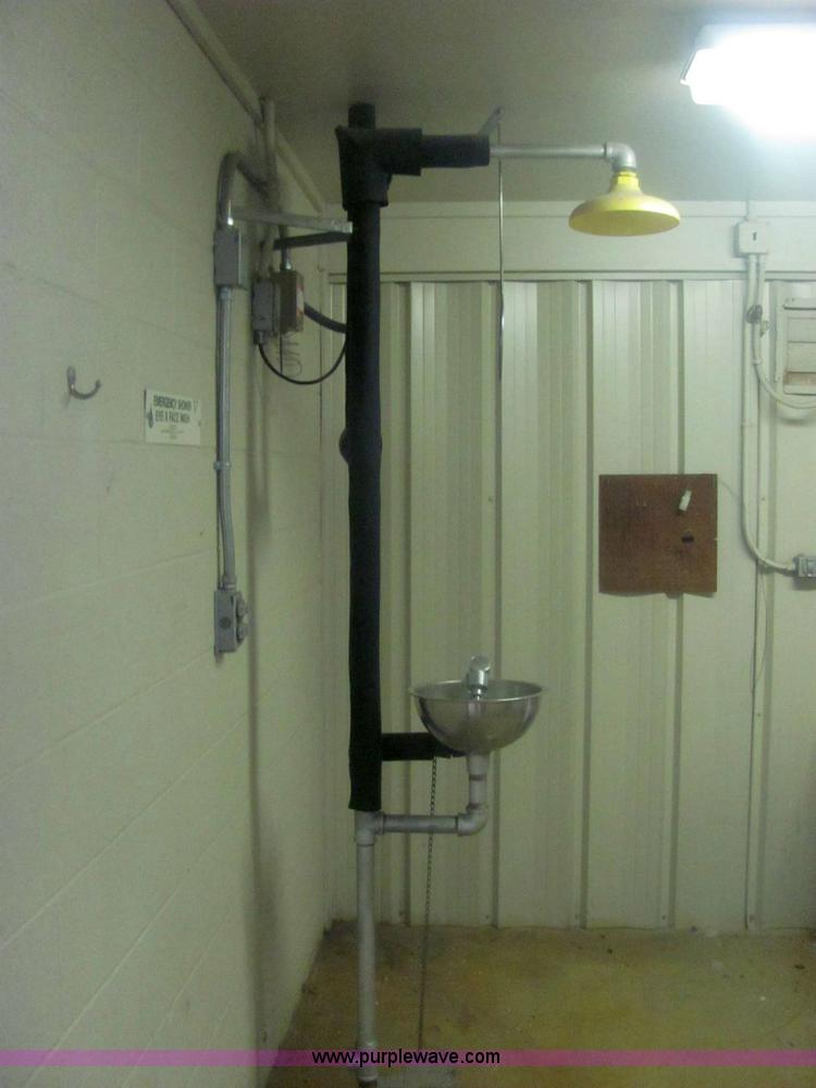 image for item 6120 1987 steel hangar building