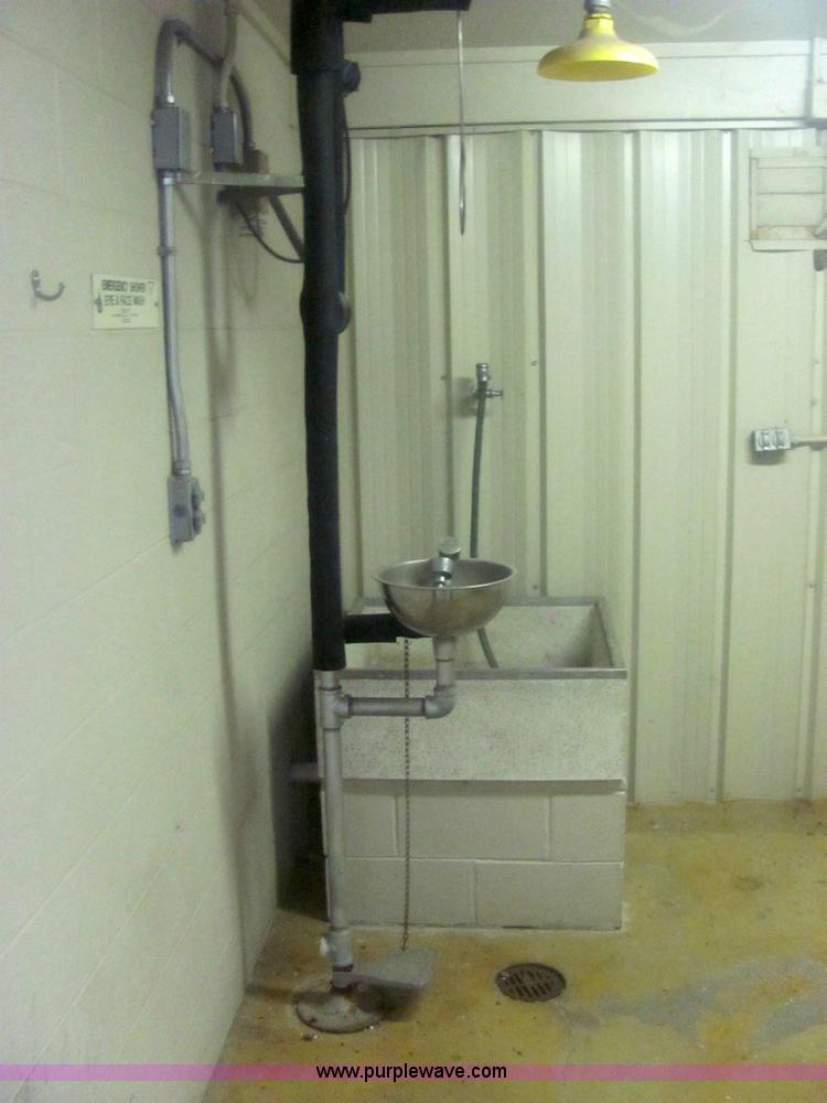 image for item 6120 1987 steel hangar building