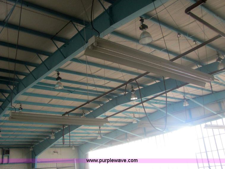 image for item 6120 1987 steel hangar building