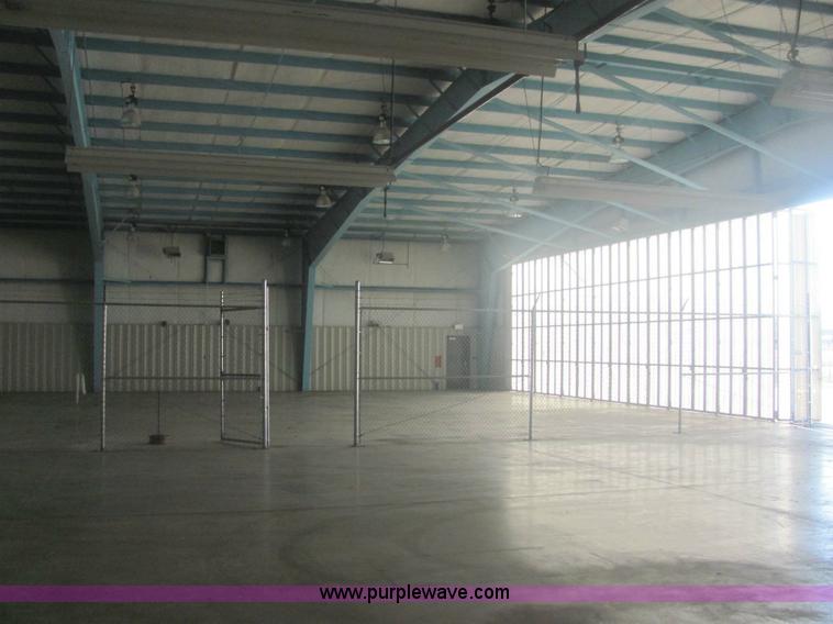 image for item 6120 1987 steel hangar building