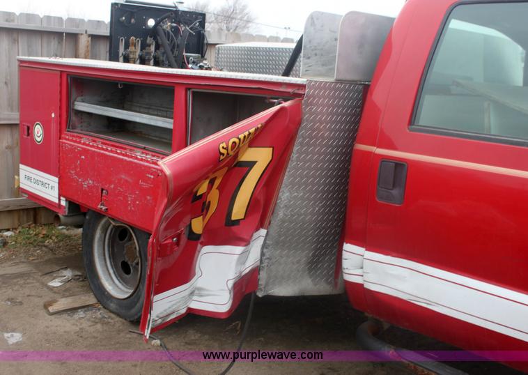 image for item 6284 2001 Ford F550 XLT Super Duty pickup truck