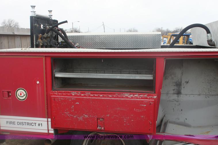 image for item 6284 2001 Ford F550 XLT Super Duty pickup truck