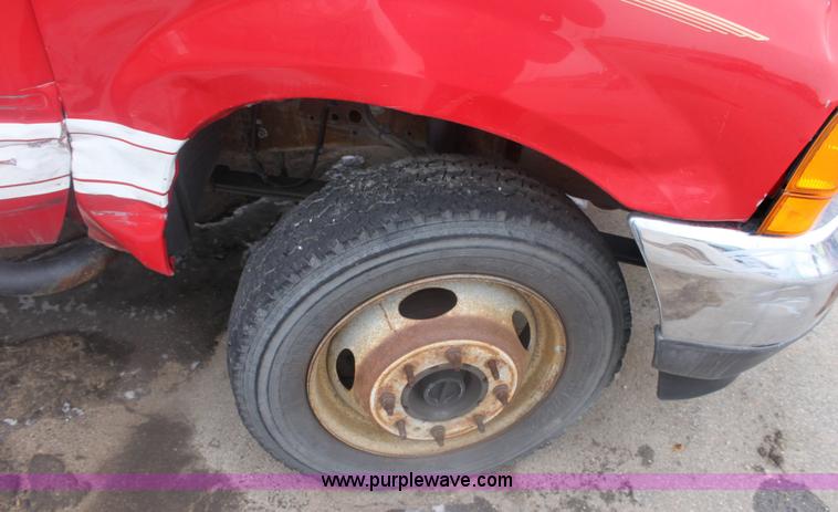 image for item 6284 2001 Ford F550 XLT Super Duty pickup truck