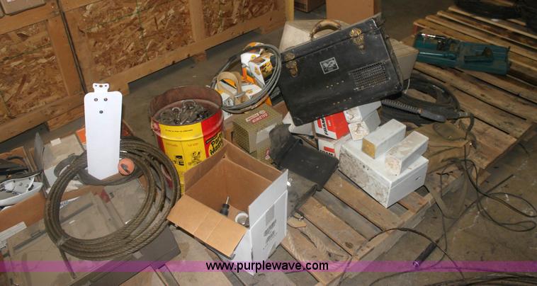 image for item 6293 Assorted tools