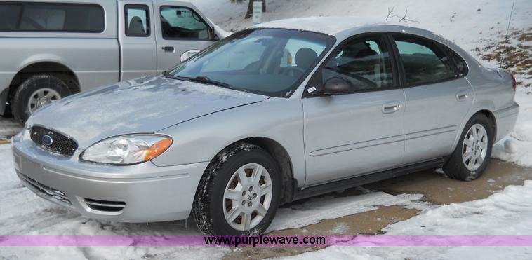 image for item 7808 2005 Ford Taurus SE