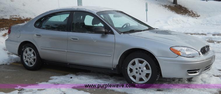 image for item 7808 2005 Ford Taurus SE