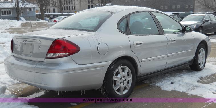 image for item 7808 2005 Ford Taurus SE