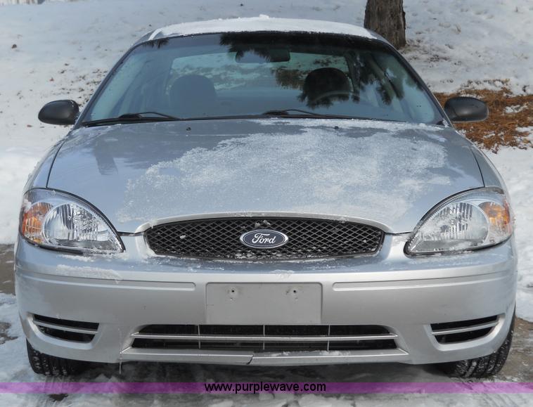 image for item 7808 2005 Ford Taurus SE
