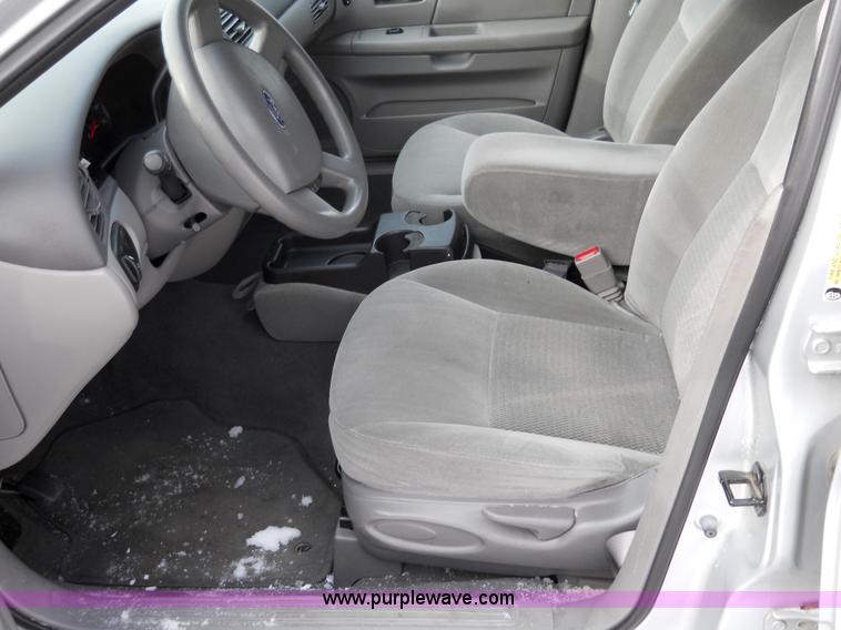 image for item 7808 2005 Ford Taurus SE