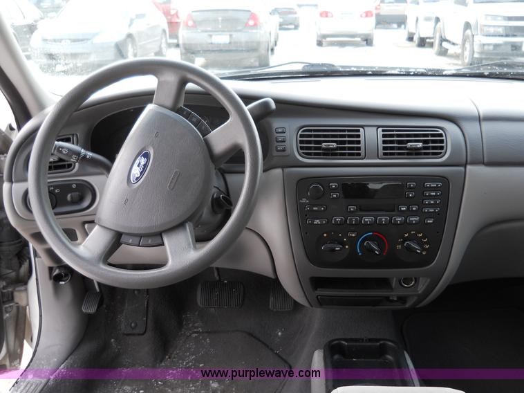 image for item 7808 2005 Ford Taurus SE