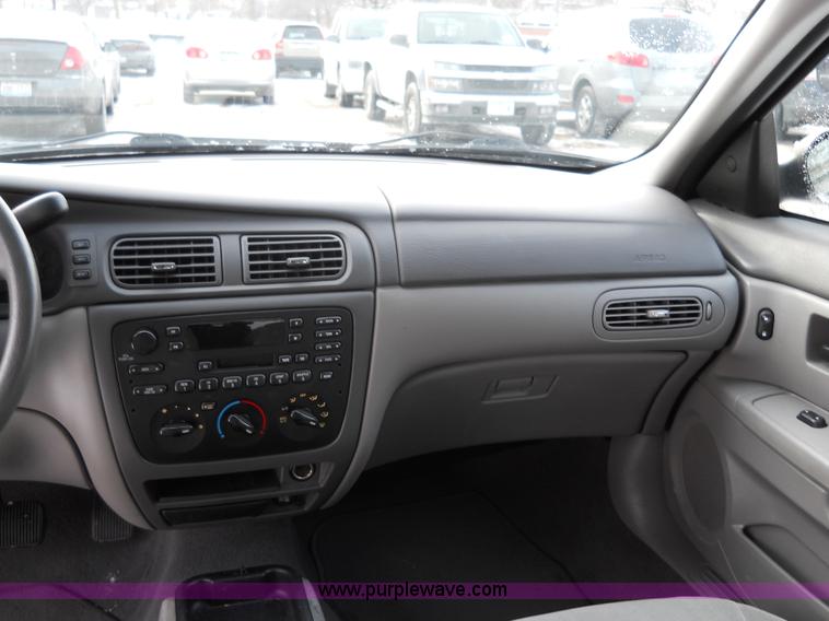 image for item 7808 2005 Ford Taurus SE