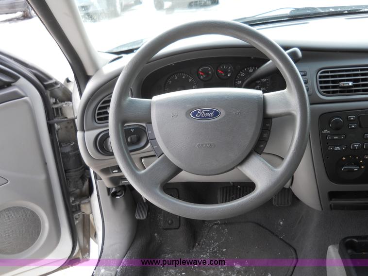 image for item 7808 2005 Ford Taurus SE
