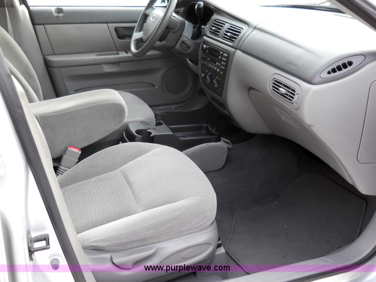 image for item 7808 2005 Ford Taurus SE