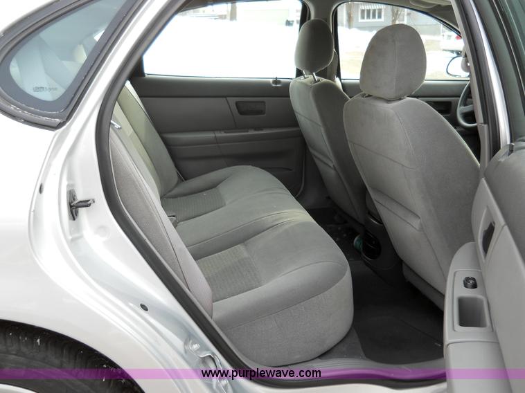 image for item 7808 2005 Ford Taurus SE