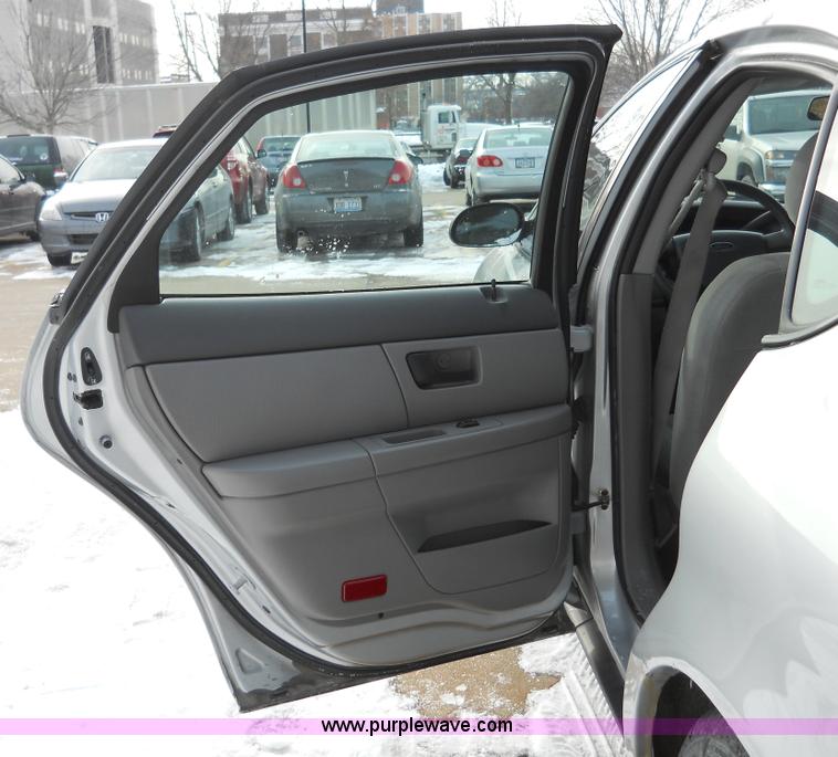 image for item 7808 2005 Ford Taurus SE