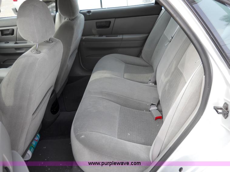 image for item 7808 2005 Ford Taurus SE