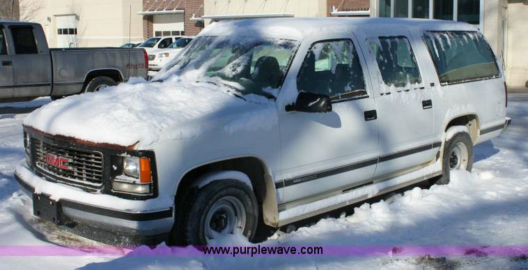 image for item 9151 1996 GMC C1500 Suburban Sierra SL