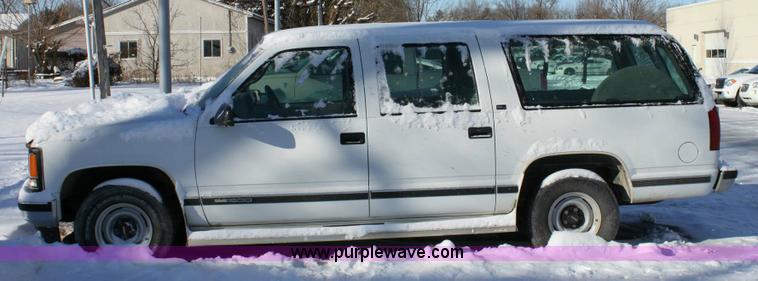 image for item 9151 1996 GMC C1500 Suburban Sierra SL