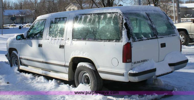 image for item 9151 1996 GMC C1500 Suburban Sierra SL
