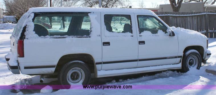 image for item 9151 1996 GMC C1500 Suburban Sierra SL