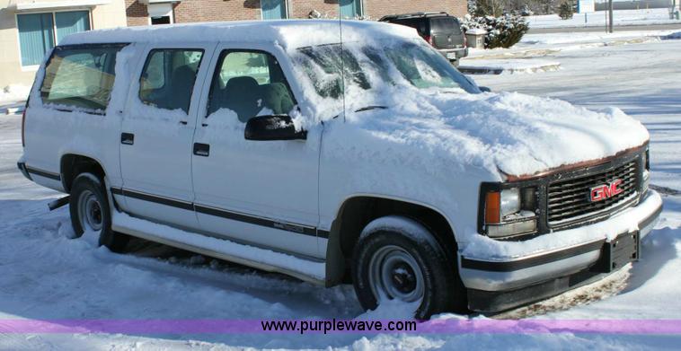 image for item 9151 1996 GMC C1500 Suburban Sierra SL