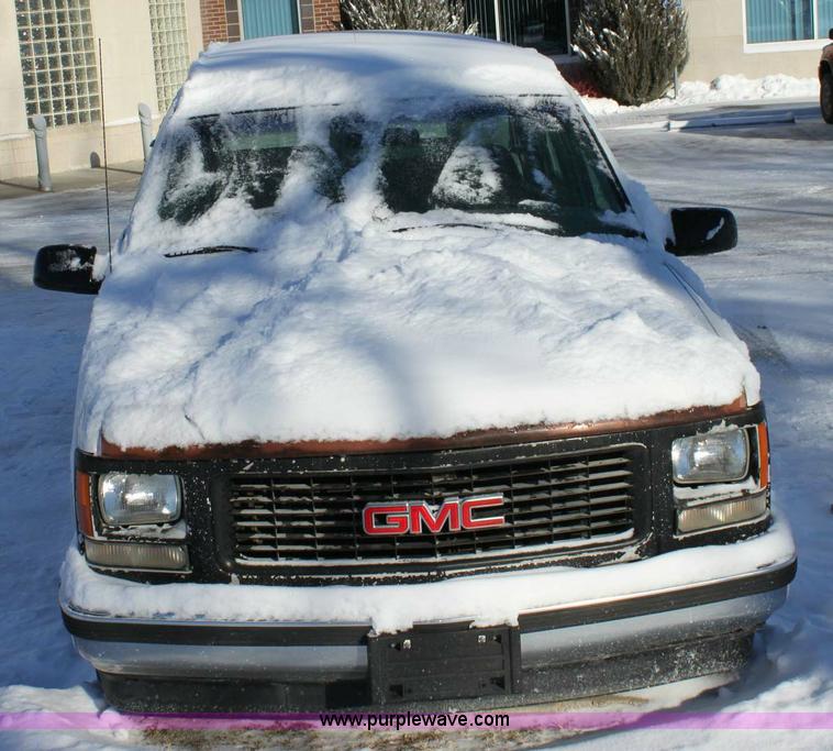 image for item 9151 1996 GMC C1500 Suburban Sierra SL