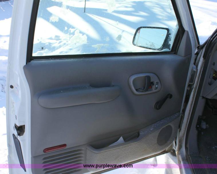 image for item 9151 1996 GMC C1500 Suburban Sierra SL