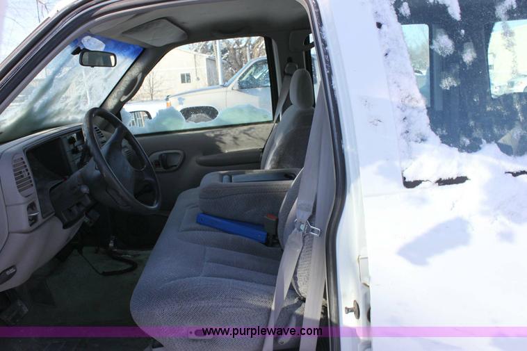 image for item 9151 1996 GMC C1500 Suburban Sierra SL