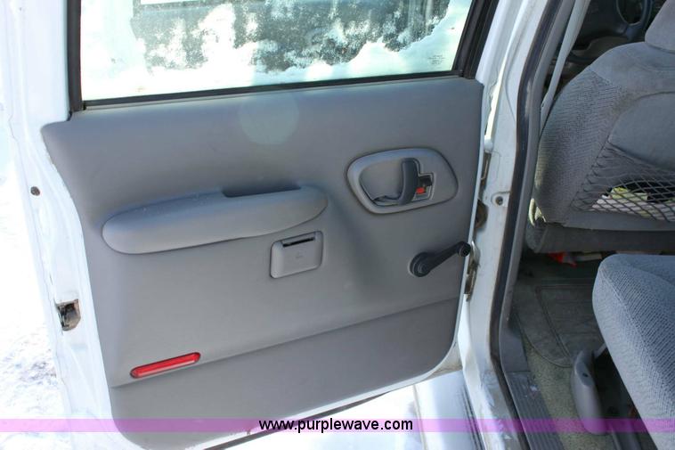 image for item 9151 1996 GMC C1500 Suburban Sierra SL