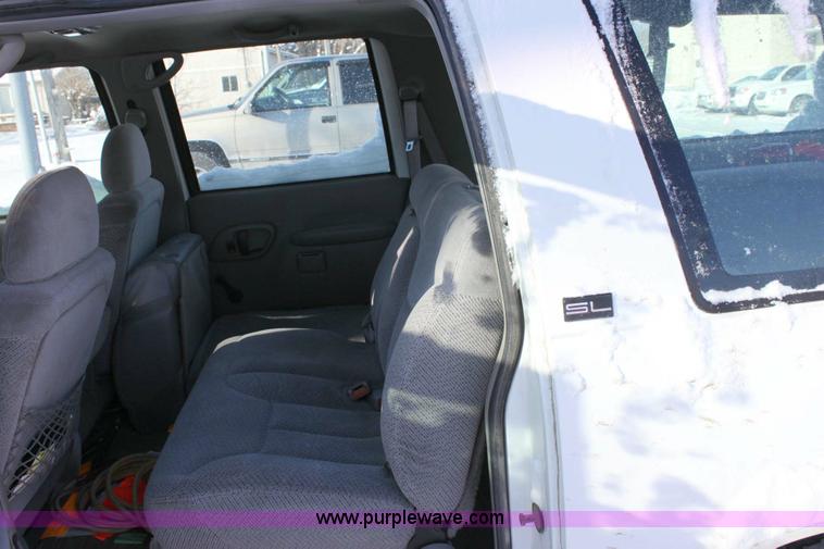 image for item 9151 1996 GMC C1500 Suburban Sierra SL