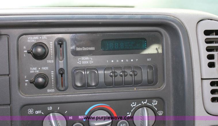 image for item 9151 1996 GMC C1500 Suburban Sierra SL