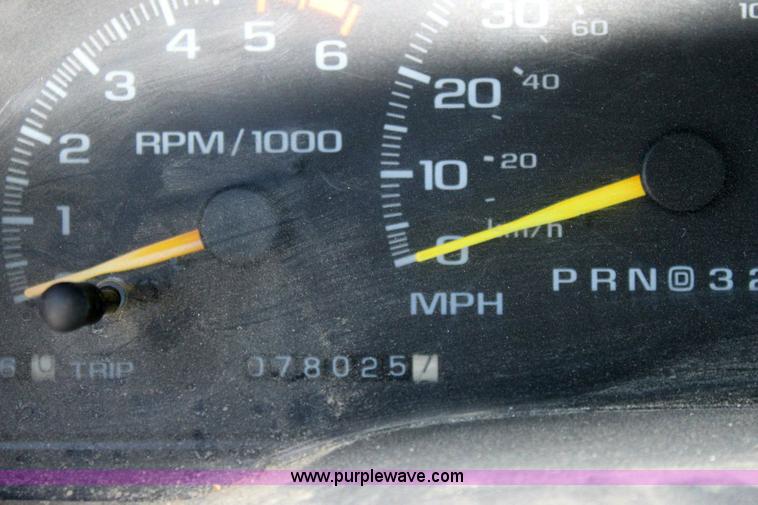 image for item 9151 1996 GMC C1500 Suburban Sierra SL