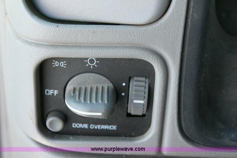 image for item 9151 1996 GMC C1500 Suburban Sierra SL