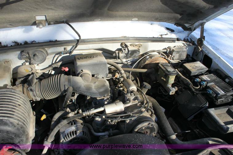 image for item 9151 1996 GMC C1500 Suburban Sierra SL