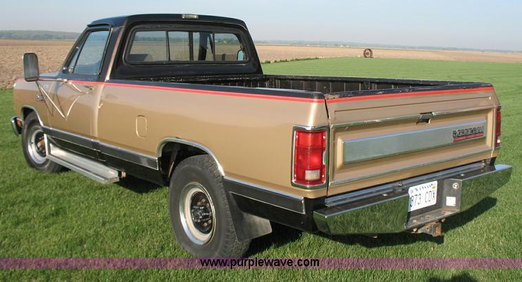 image for item 1500 1990 Dodge Ram D-250 LE pickup truck